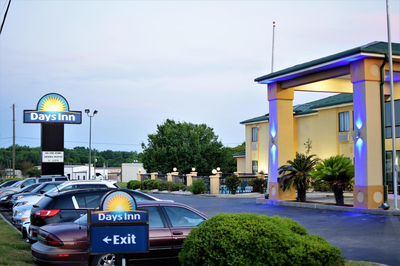 Days Inn By Wyndham Montgomery Exterior foto